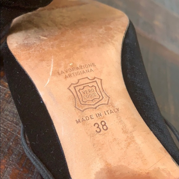 Manolo Blahnik suede shoe - Picture 7 of 7